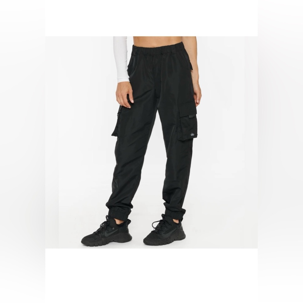 alo Yoga The It Girl Pant Cargo Crush Athletic Black Pants Size M New
